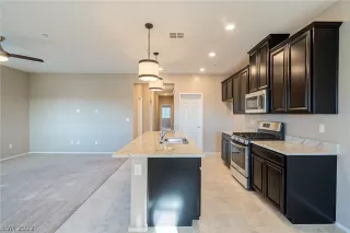 Photo #3: 2396918 Listing