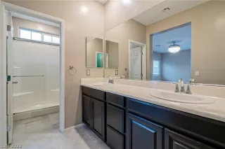 Photo #5: 2396918 Listing