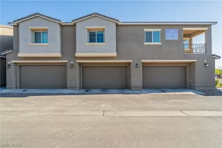 Photo #6: 2396918 Listing