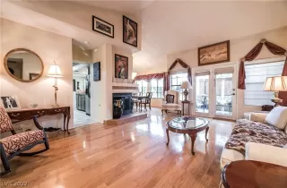 Photo #5: 2396926 Listing