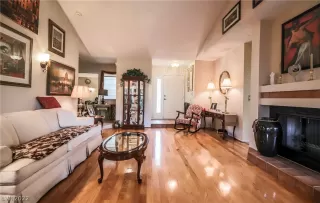 Photo #6: 2396926 Listing