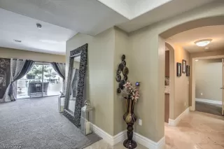 Photo #5: 2396931 Listing 