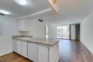 Photo #1: 2396952 Listing 