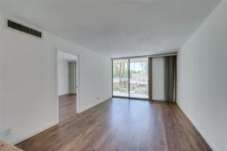 Photo #2: 2396952 Listing 