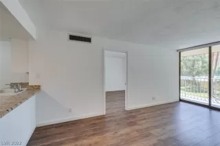 Photo #3: 2396952 Listing 