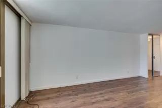 Photo #5: 2396952 Listing 