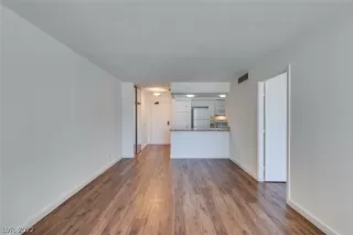 Photo #6: 2396952 Listing 