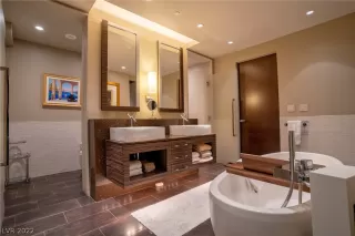 Photo #5: 2396963 Listing 