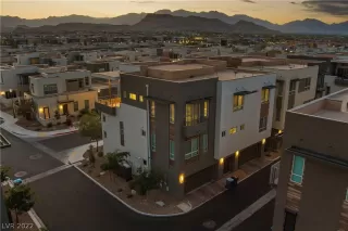 Photo #1: 2396990 Listing