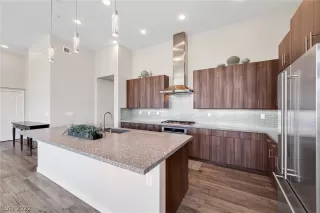 Photo #5: 2396990 Listing