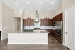 Photo #6: 2396990 Listing