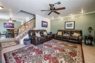 Photo #4: 2396994 Listing