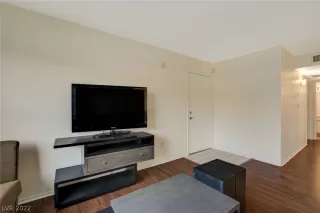 Photo #4: 2397022 Listing