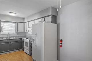 Photo #4: 2397087 Listing