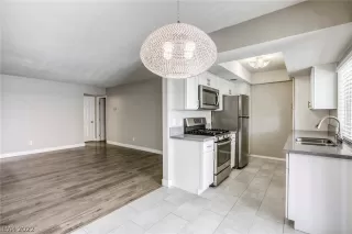 Photo #4: 2397092 Listing 