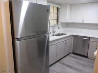 Photo #3: 2397096 Listing 