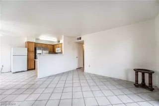 Photo #4: 2397138 Listing