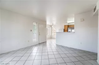 Photo #5: 2397138 Listing