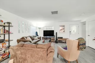 Photo #3: 2397324 Listing 