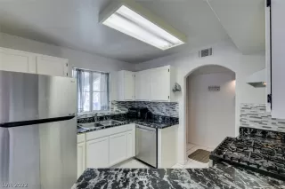 Photo #3: 2397399 Listing