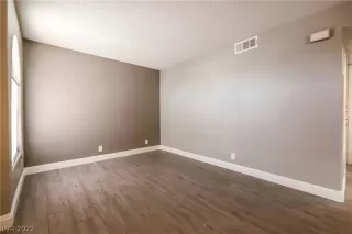 Photo #5: 2397404 Listing