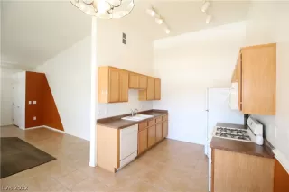 Photo #4: 2397464 Listing