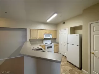 Photo #5: 2397532 Listing