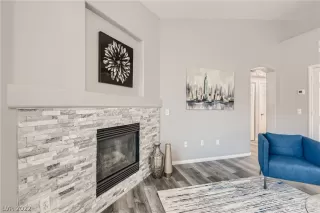 Photo #5: 2397646 Listing