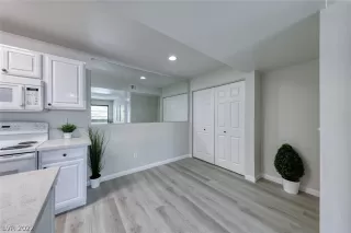 Photo #3: 2397701 Listing 