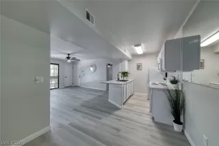 Photo #4: 2397701 Listing 