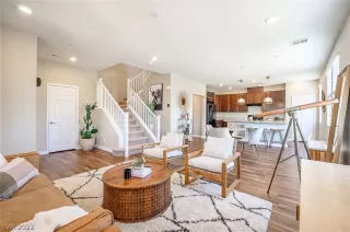 Photo #6: 2397717 Listing