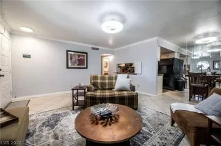 Photo #5: 2397794 Listing