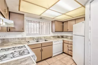 Photo #4: 2397796 Listing