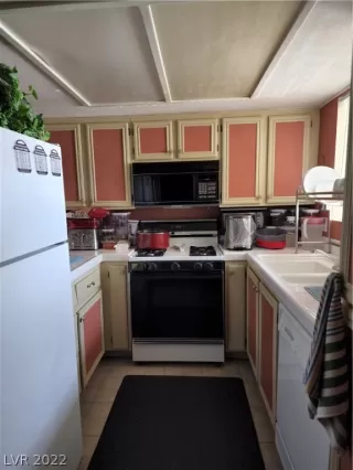 Photo #5: 2397820 Listing