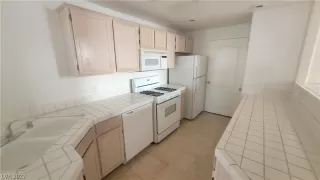 Photo #6: 2397889 Listing 