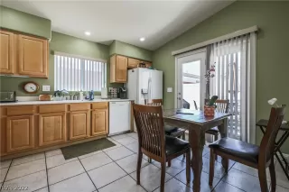 Photo #5: 2397940 Listing 