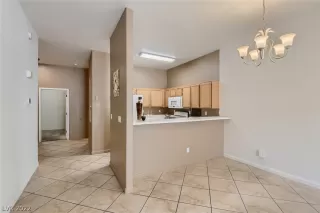 Photo #5: 2397942 Listing