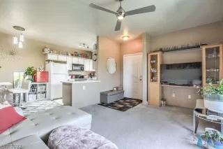 Photo #5: 2397954 Listing