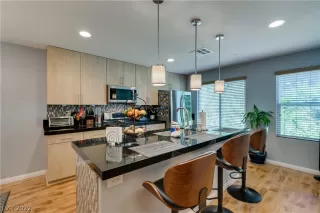 Photo #1: 2397959 Listing