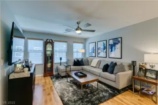 Photo #4: 2397959 Listing