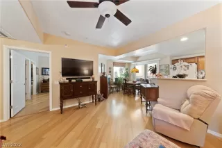 Photo #4: 2398006 Listing