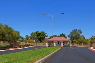 Photo #1: 2398012 Listing