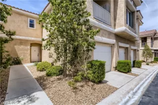 Photo #1: 2398017 Listing 