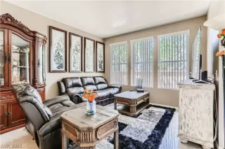 Photo #3: 2398017 Listing 