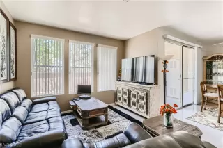 Photo #4: 2398017 Listing 