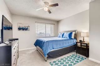 Photo #5: 2398026 Listing 