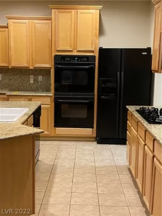 Photo #3: 2398030 Listing