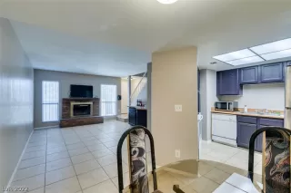 Photo #5: 2398034 Listing