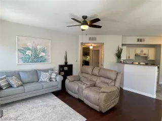 Photo #3: 2398045 Listing 