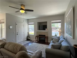 Photo #5: 2398045 Listing 